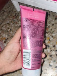 Pond&#39;s Bright Beauty Facewash