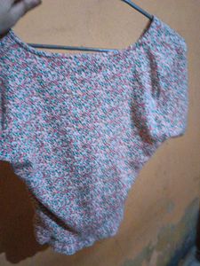 Trendy Floral Ruched V-Neck Crop Top