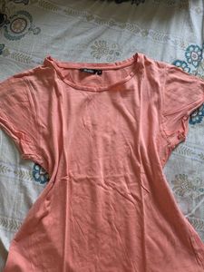pink tshirt