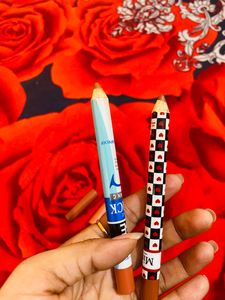 Collagen And Vitamin C Infused Lipsticks