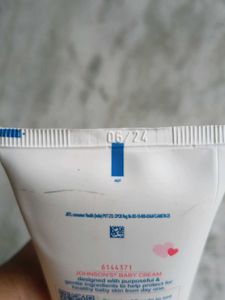 Johnson&#39;s Baby Cream 💗🤍