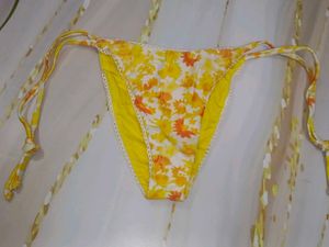 (100)Floral Print Bikini Top