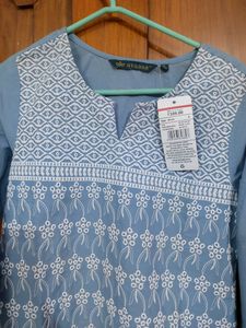 Avaasa reliance trends Chikankari kurti