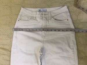 Zara Cream in Colour Highrise Jeans Waist 28-30