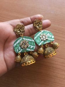 Green Earrings With 3 Jumki