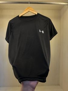 UNDER ARMOUR Solid Men Round Neck Black T-Shirt