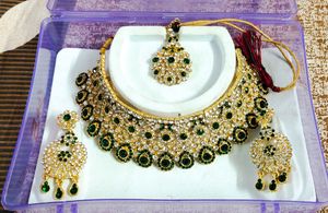 Green Necklace Set  (New)
