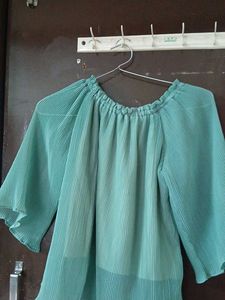 Elegant Pleated mint green Top 🤍