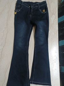 Sleek Black Bootcut Jeans – Size 30