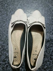 White Flats with Bow - Size 6
