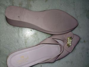 Sandal Pice 1 Only Rs 200
