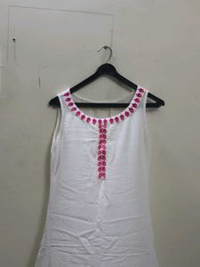 White Sleeveless Kurta