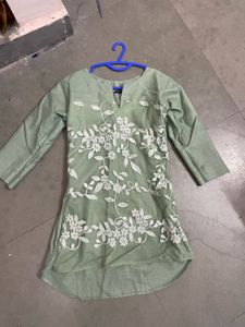 Elegant Green Embroidered Kurta