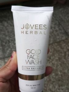 Jovees Harbal Gold Face Wash