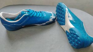FOOTBALL SHOES