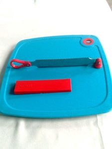 Vegetable Cutting Board with Safety Knife