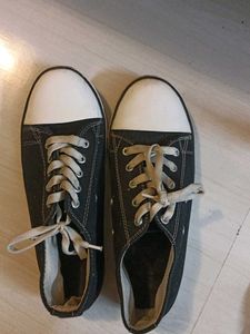 Black/White Shoes With Laces