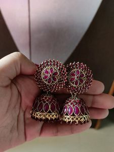 Red jhumka