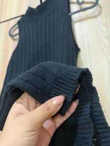 Sleeveless black Sweater