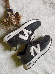 Black Sneaker.