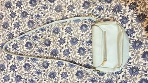 It’s A Cute Sling Bag