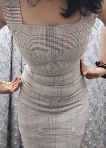 Elegant Plaid Bodycon Dress with Square Neckline