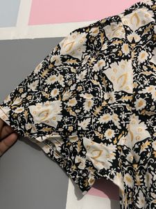 Zudio Crop Top Golden Morif Design Detail