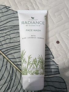 Forever Radiance Face Wash - 3.3 fl oz