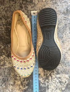 5 Beautiful Festive items Combo Girls