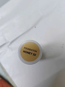 One18 | Zudio Foundation + Renee Glass Skin Serum