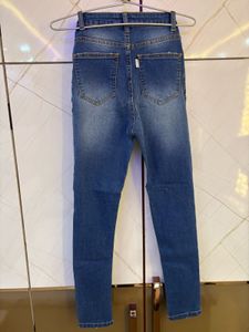 Distressed skinny jeans