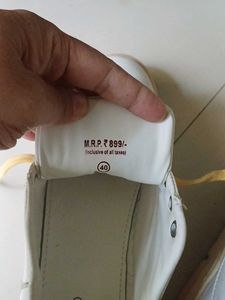 Zudio White Sneakers