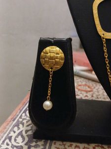 Elegant Pearl Necklace Set