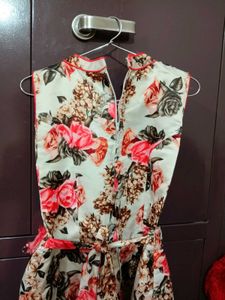 Elegant Floral Partywear Gown 🧡