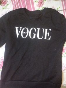 A VOGUE BLACK SWEATSHIRT