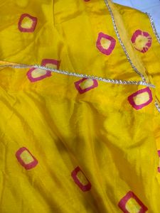 Saree With Rani Colour Flower Yellow Colour Saree Chiffon Febric New But Without Tags And Not Worn Once #saree #chiffon