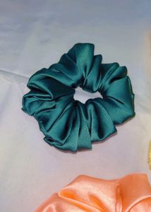Retro Fluff Scrunchie