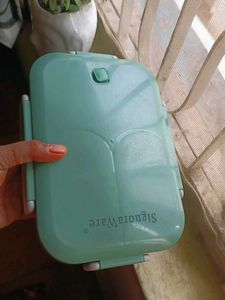 3 Compatment Luch Box