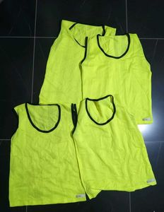 Pack of 4 Neon Training BIBS - Kids (8-14yr old)