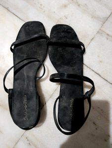 🔥🔥🔥Sandals For Sale🔥🔥🔥 Price Reduced 🔥🔥🔥