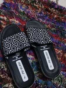 PU-Glow Black &amp; White Slides