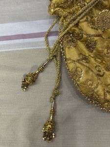 EMBROIDERRY GOLD POUCH