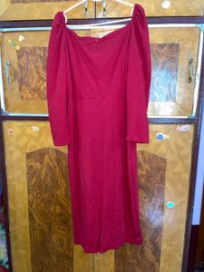 Elegant Burgundy Midi Dress