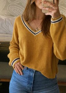Vintage V-Neck Sweater 💛