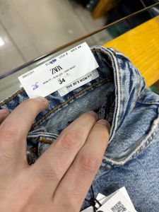 Zara 90s Mom Fit Jeans Size -24