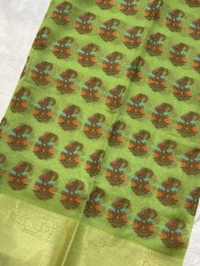 💚Banarasi Zari Fabric with Woven Motifs