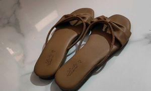 women&#39;s flat slip-on sandals or flats