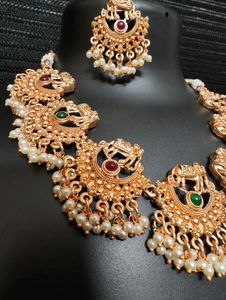 Matte gold finish necklace set