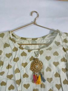Women Short Kurti/Top (White, Printed)