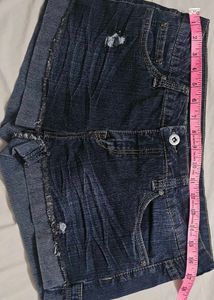 Dollhouse Distressed Denim Shorts – Size 11